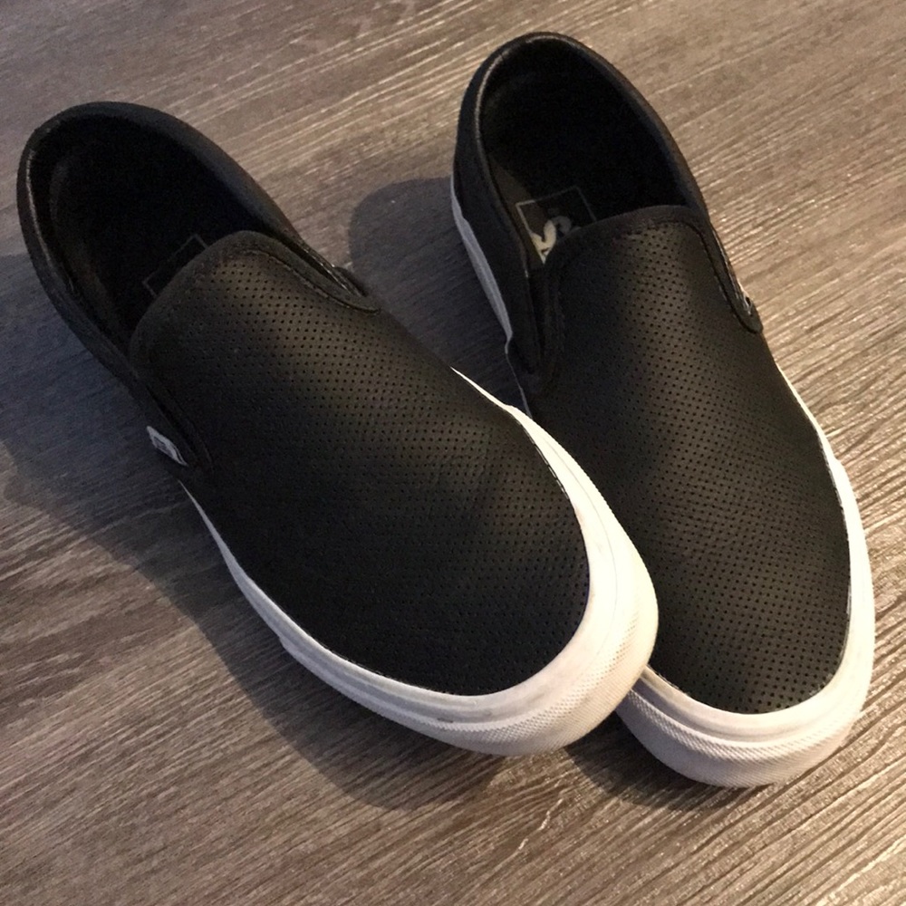 Black slide on Vans